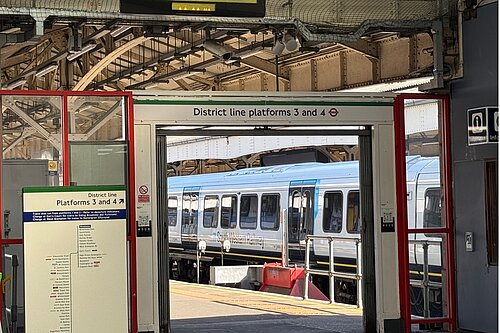 District line platform