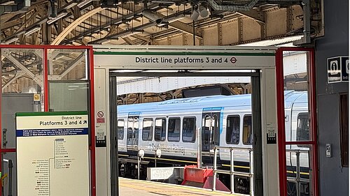 District line platform